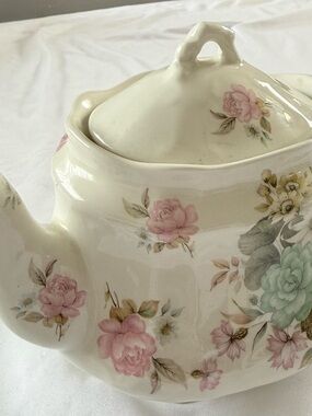 Vintage Arthur Wood Bouquet Teapot Country 32oz Made In England Great Condition